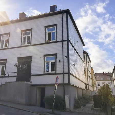 Koselig Ved Solsiden, Med Terrasse! *