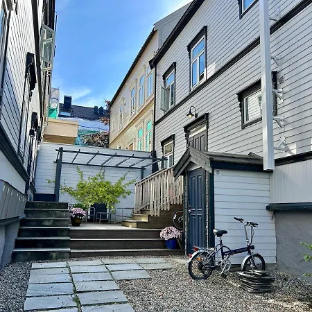 Koselig Ved Solsiden, Med Terrasse!